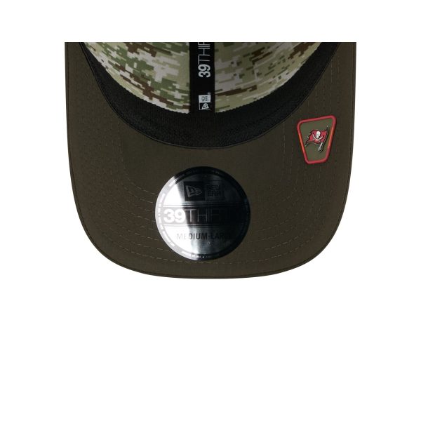 Tampa Bay Buccaneers 2025 Salute to Service 39THIRTY Stretch Fit Hat